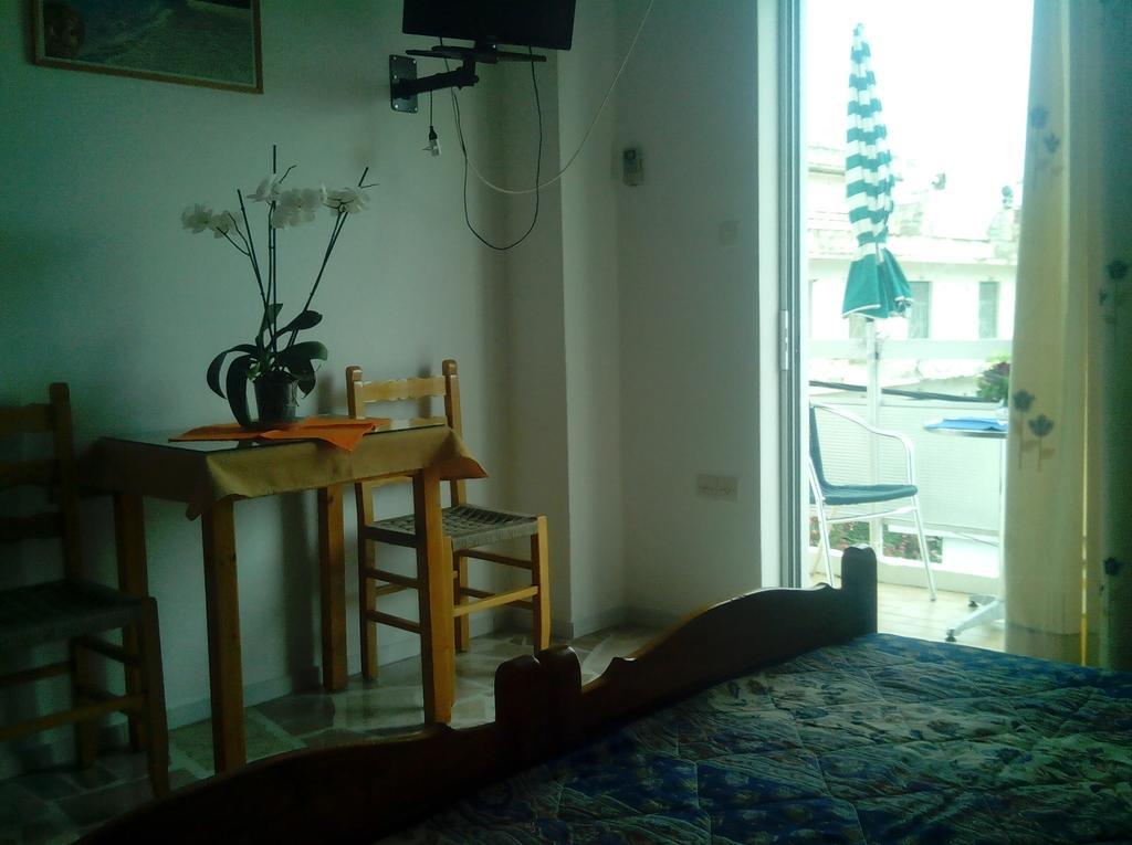 Pension Gina Méthana Buitenkant foto